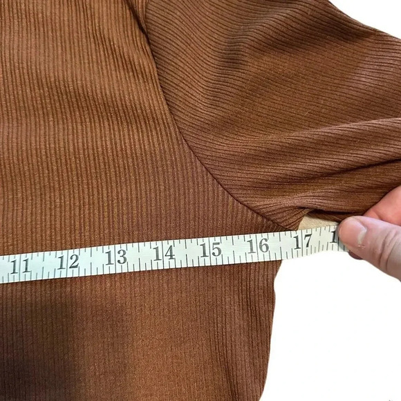 Altar'd State Cropped Mock Neck Ribbed Top Size Medium NWT Brown Long Sleeved - Picture 7 of 8